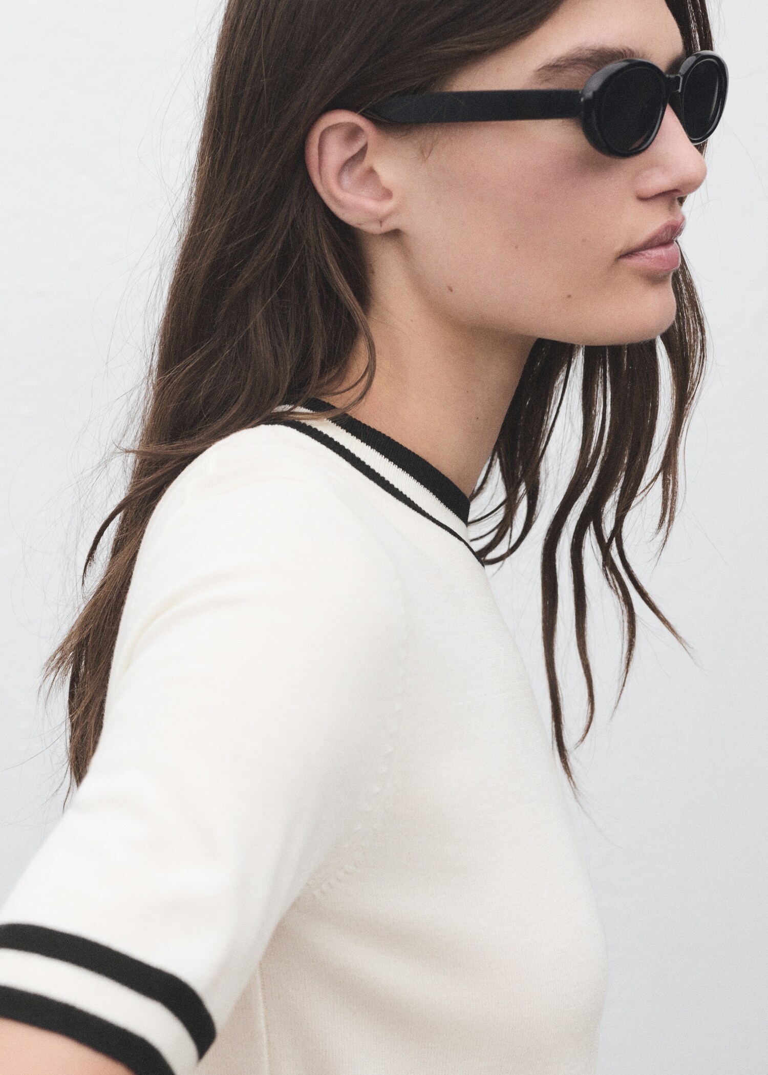 Short-sleeved sweater with contrasting stripes - Image 3