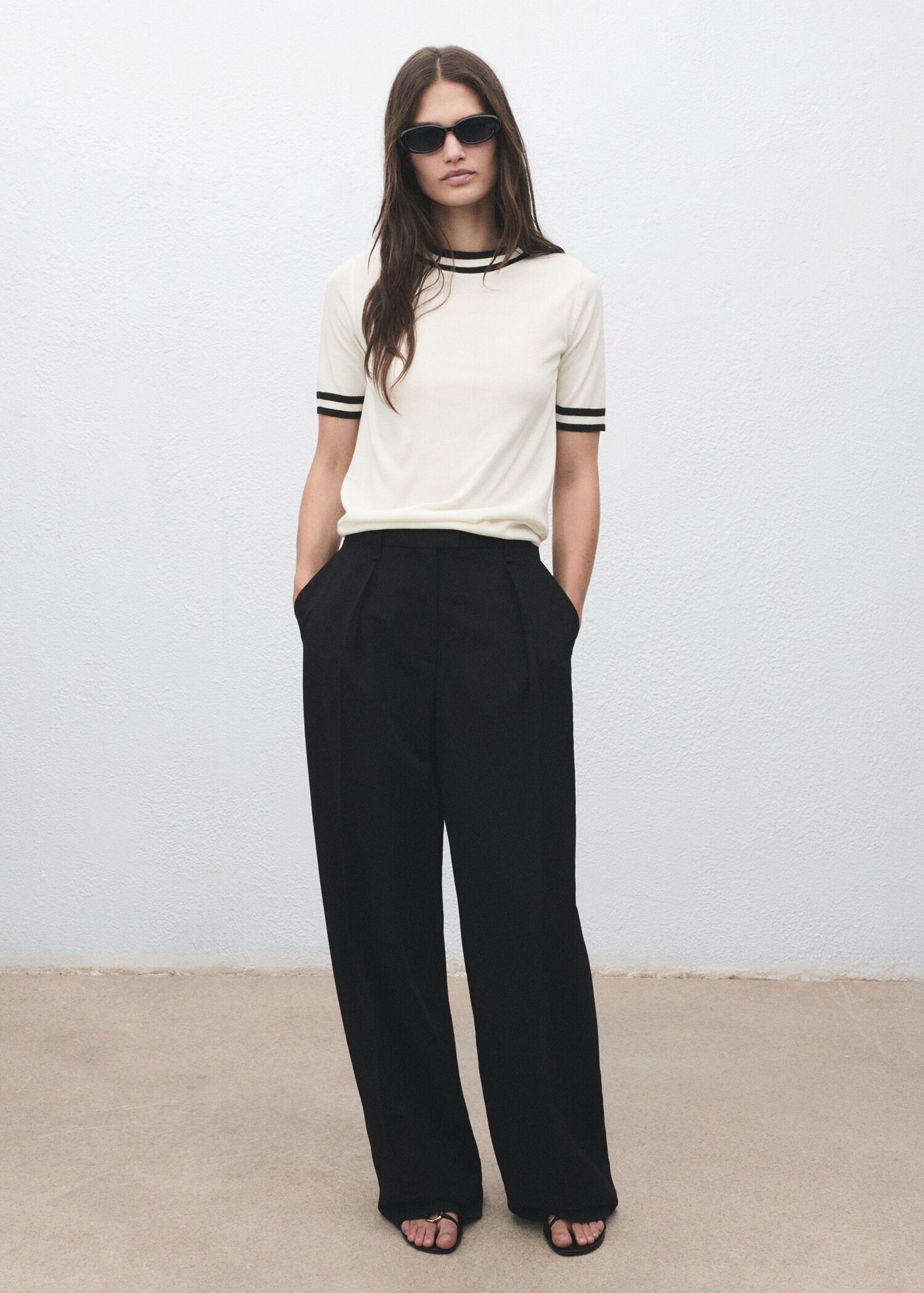 Short-sleeved sweater with contrasting stripes